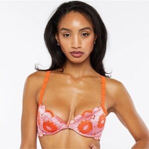 NWOT PEARLY POPPY UNLINED BRA